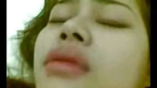 প্রশস্ত বোতামযুক্ত ল ...