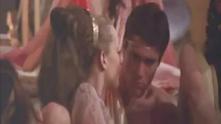 পাতলা চোখ ধরা স্বর্ণ ...