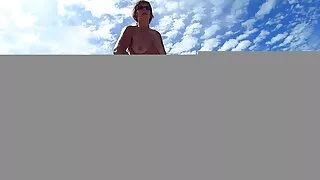 বাষ্পযুক্ত স্বর্ণকেশ ...