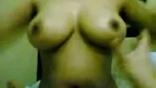 ফ্যাকাশে চর্মযুক্ত দ ...