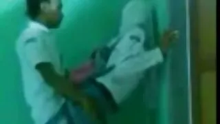 বাষ্পযুক্ত ল্যাটিন দ ...