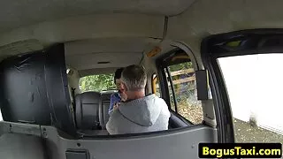 তার মুখে প্লাগ সঙ্গে ...